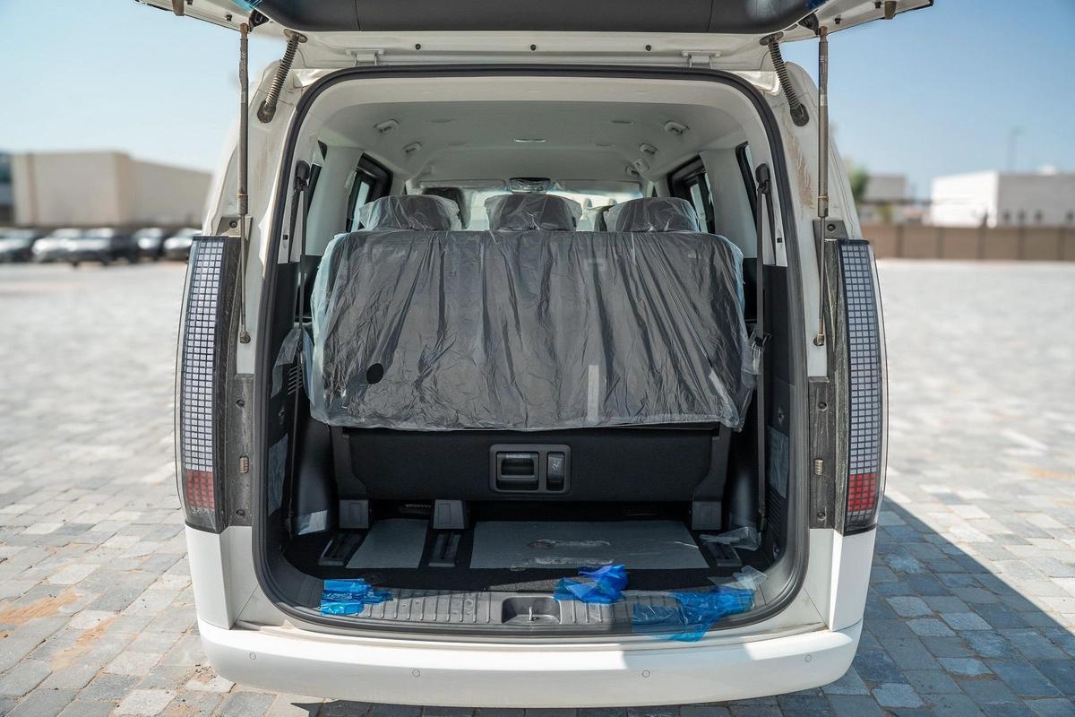 Hyundai Staria Prestige 2.2 Diesel | 11 Seater | 8AT | GCC Specifications | Full Options-15-15