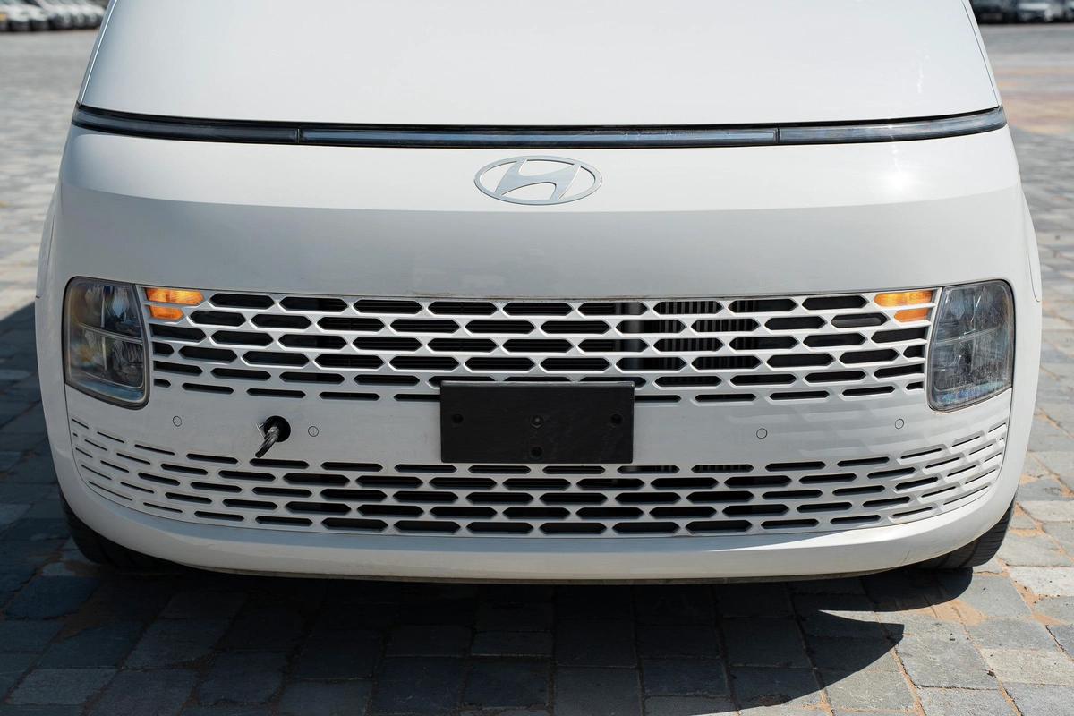 Hyundai Staria Prestige 2.2 Diesel | 11 Seater | 8AT | GCC Specifications | Full Options-11-11