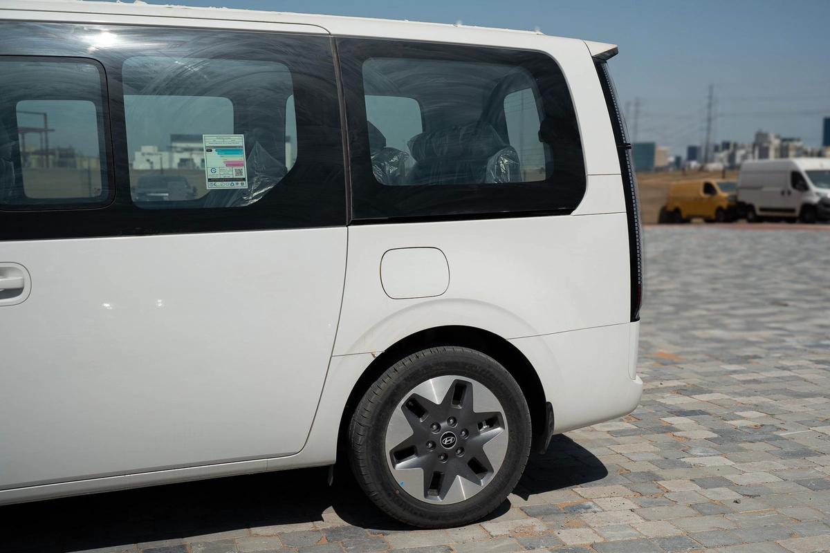 Hyundai Staria Prestige 2.2 Diesel | 11 Seater | 8AT | GCC Specifications | Full Options-9-9