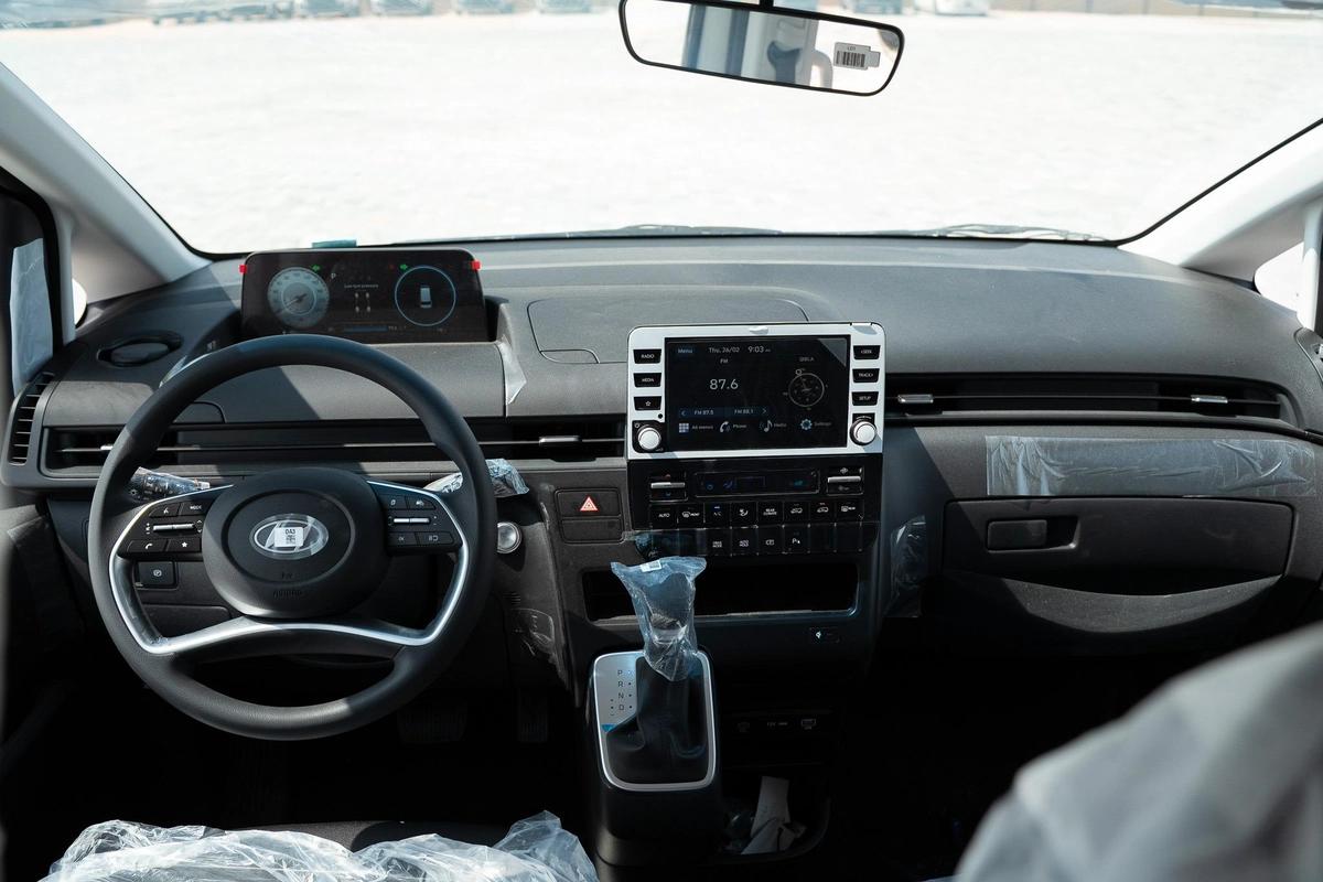 Hyundai Staria Prestige 2.2 Diesel | 11 Seater | 8AT | GCC Specifications | Full Options-23-23