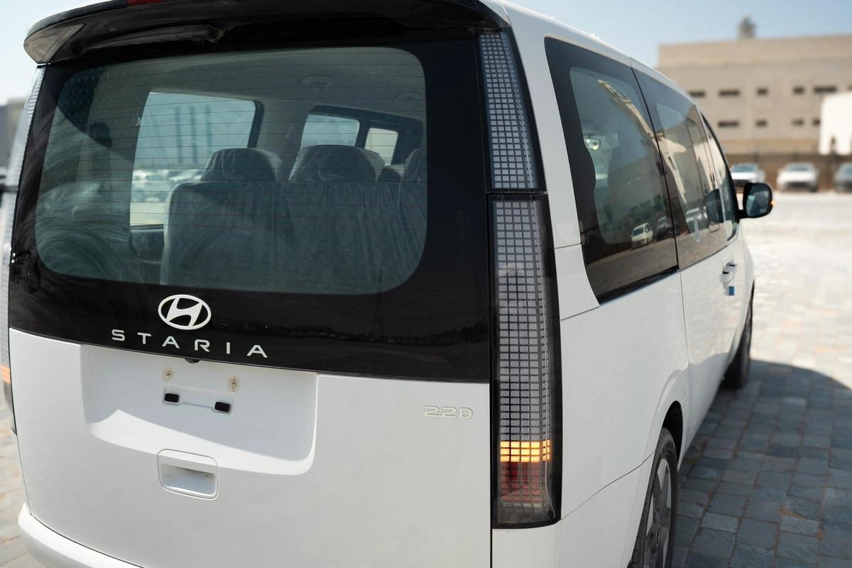 Hyundai Staria Prestige 2.2 Diesel | 11 Seater | 8AT | GCC Specifications | Full Options-19-19