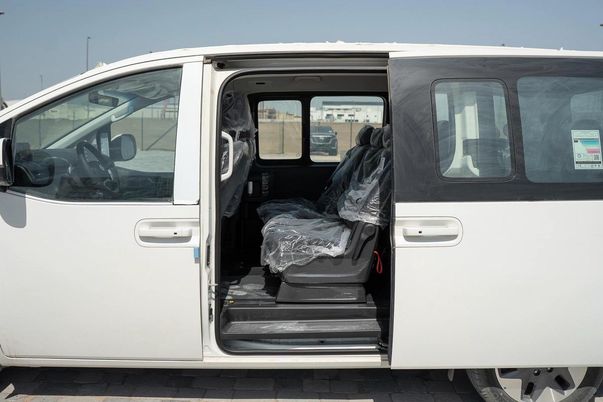Hyundai Staria Prestige 2.2 Diesel | 11 Seater | 8AT | GCC Specifications | Full Options-2-2