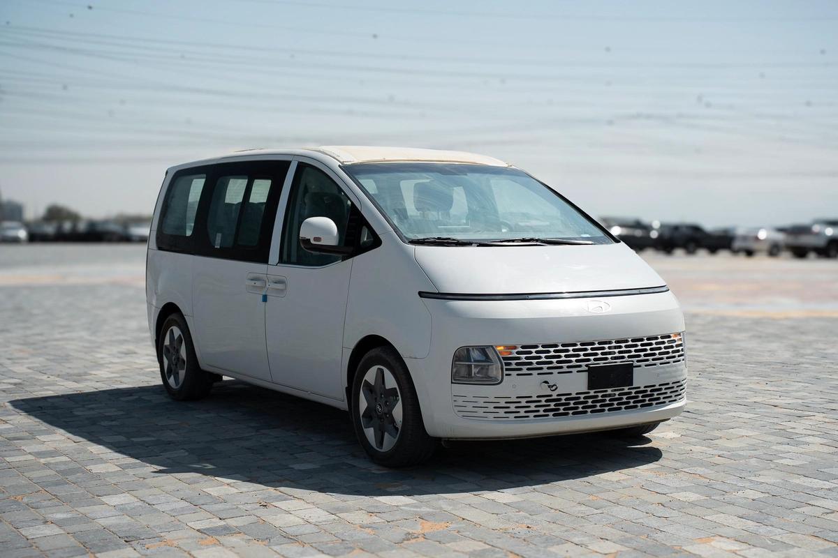 Hyundai Staria Prestige 2.2 Diesel | 11 Seater | 8AT | GCC Specifications | Full Options-22-22