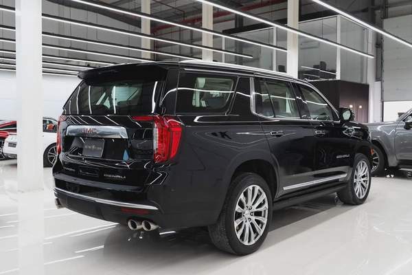 2023 GMC YUKON DENALI WITH WARRANTY AND SERVICE CONTRACT