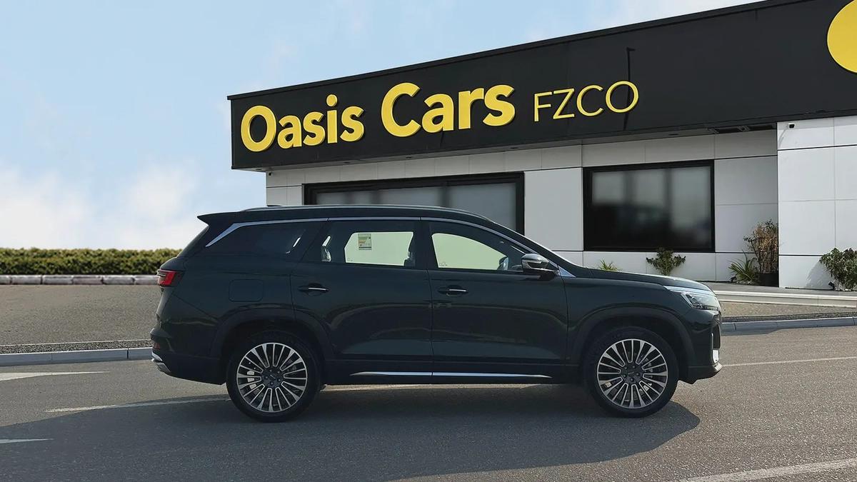 Jetour X90 Plus Luxury 2024 GCC 2.0L Turbo Low Mileage-1-1