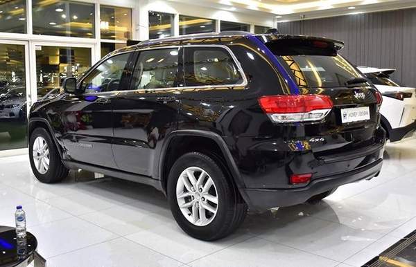 Jeep Grand Cherokee Laredo 4x4 ( 2018 Model ) in Black Color GCC Specs