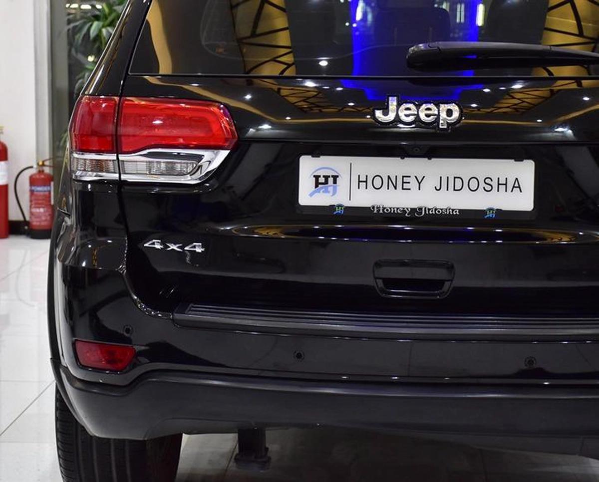 Jeep Grand Cherokee Laredo 4x4 ( 2018 Model ) in Black Color GCC Specs-11-11