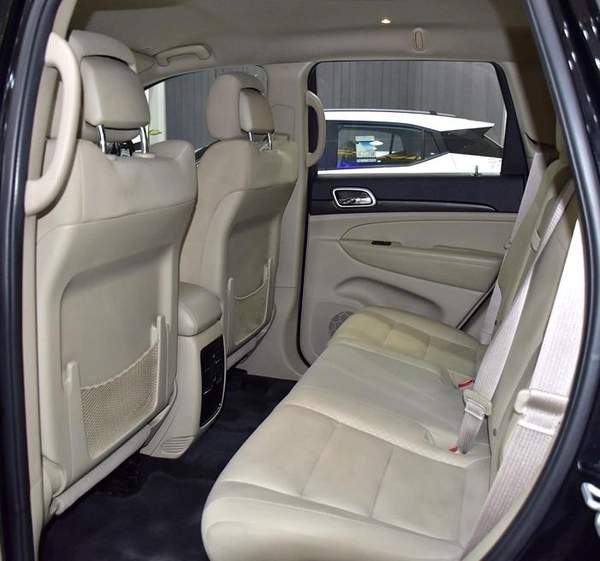 Jeep Grand Cherokee Laredo 4x4 ( 2018 Model ) in Black Color GCC Specs