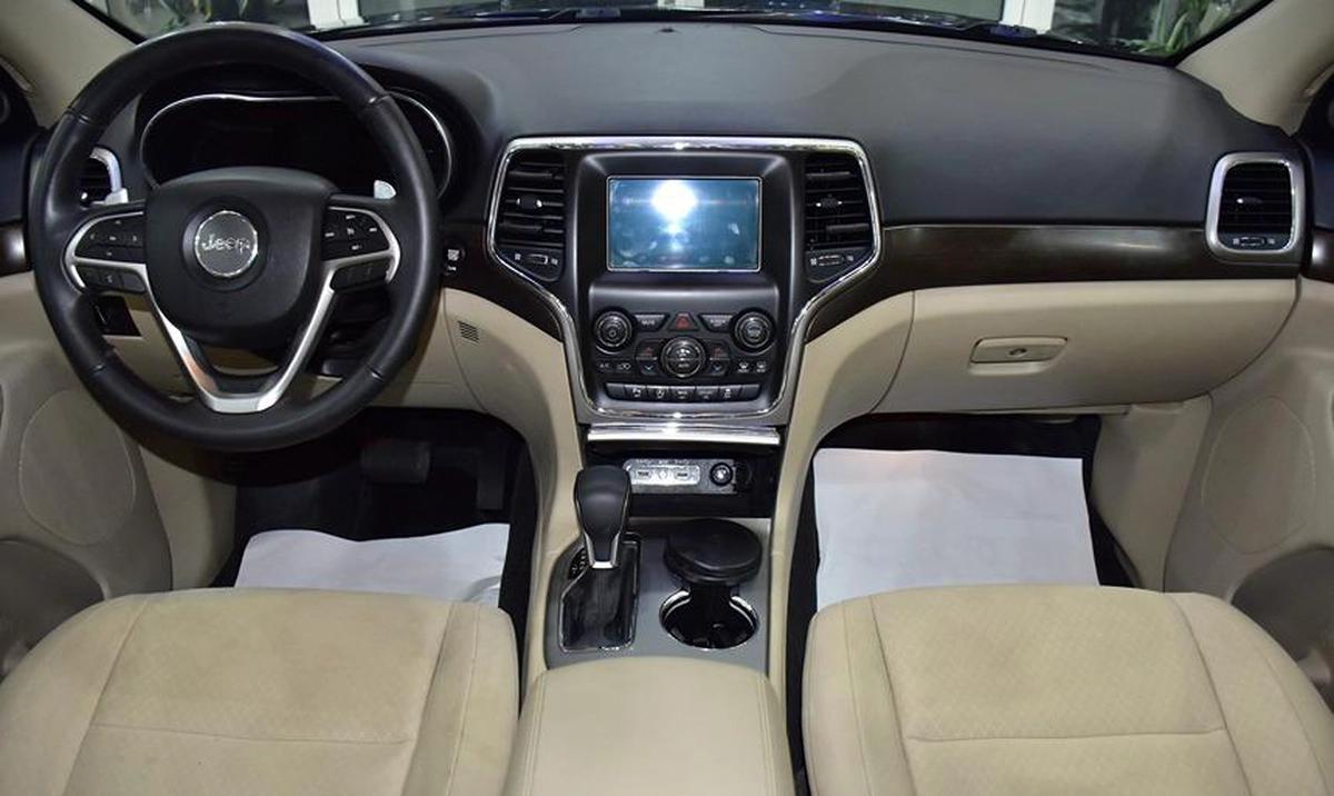 Jeep Grand Cherokee Laredo 4x4 ( 2018 Model ) in Black Color GCC Specs-12-12