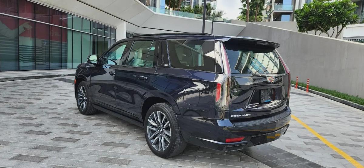2021-Cadillac Escalade Platinum 600 Black Edition-Top of the Range-Excellent Conddition-7-7