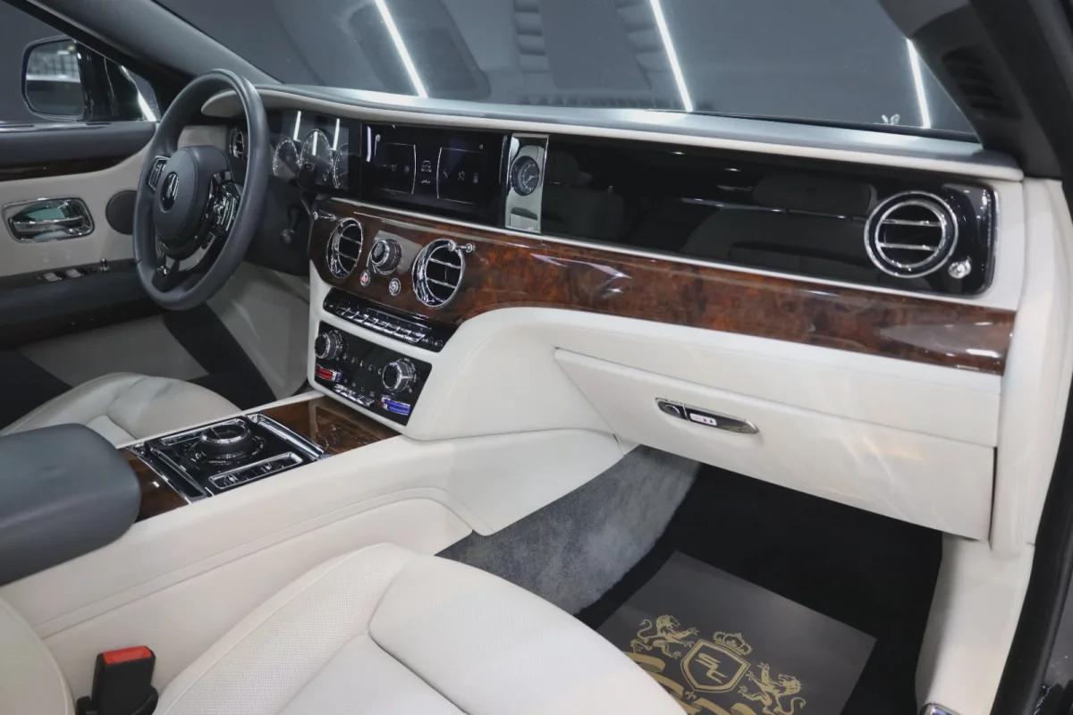 Rolls-Royce Ghost-8-8