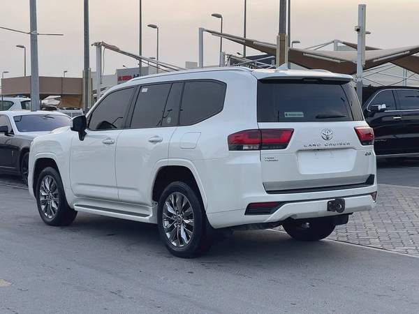 Toyota Land Cruiser GXR 2022 - GCC Specs - Excellent Condition