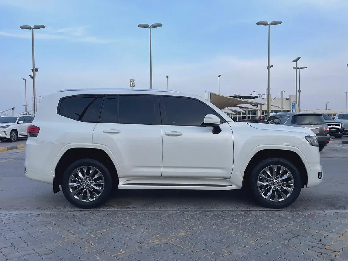 Toyota Land Cruiser GXR 2022 - GCC Specs - Excellent Condition-6-6