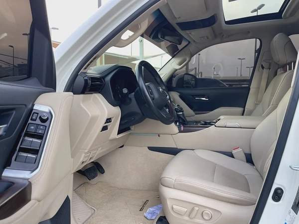 Toyota Land Cruiser GXR 2022 - GCC Specs - Excellent Condition