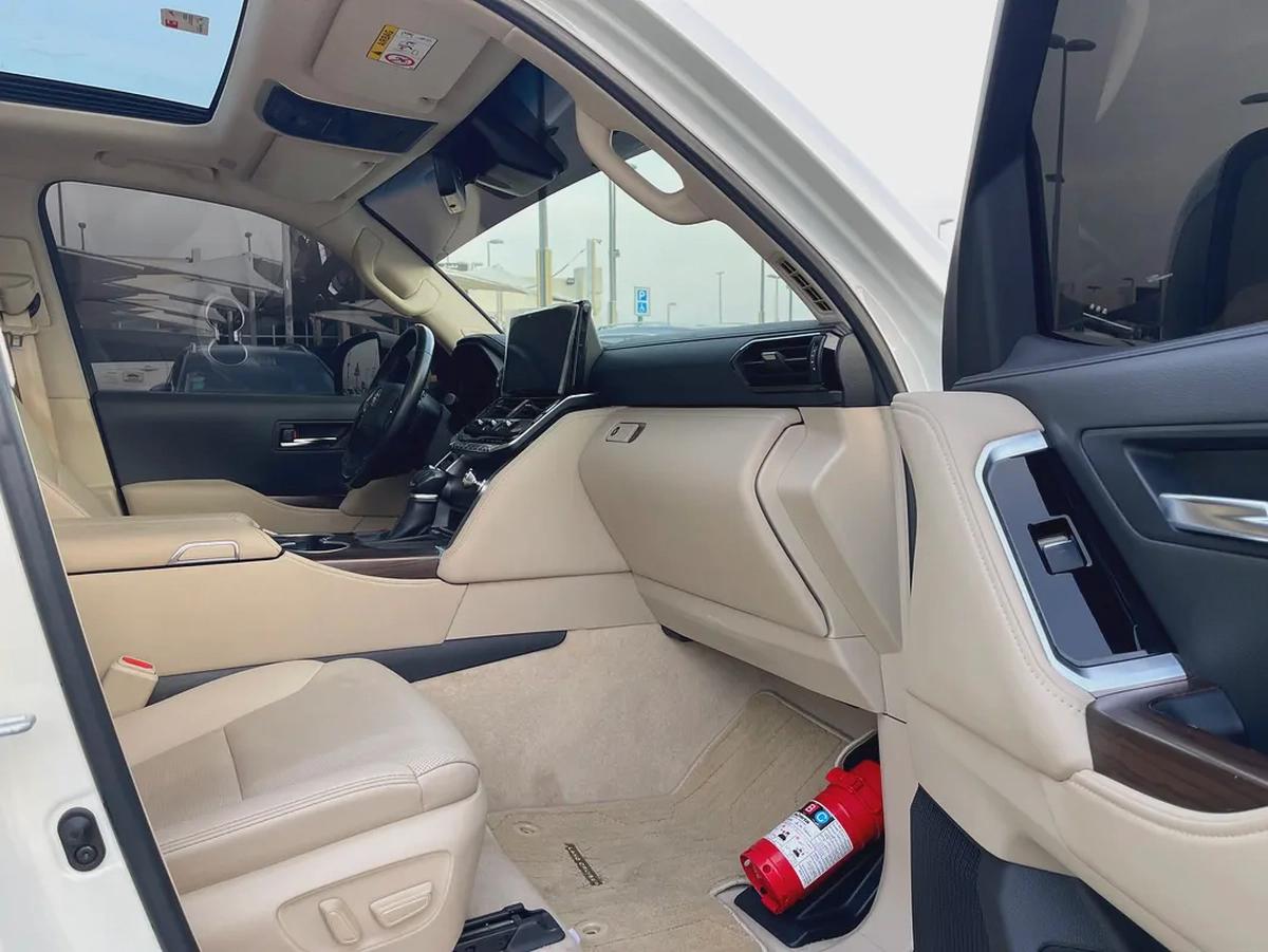 Toyota Land Cruiser GXR 2022 - GCC Specs - Excellent Condition-17-17