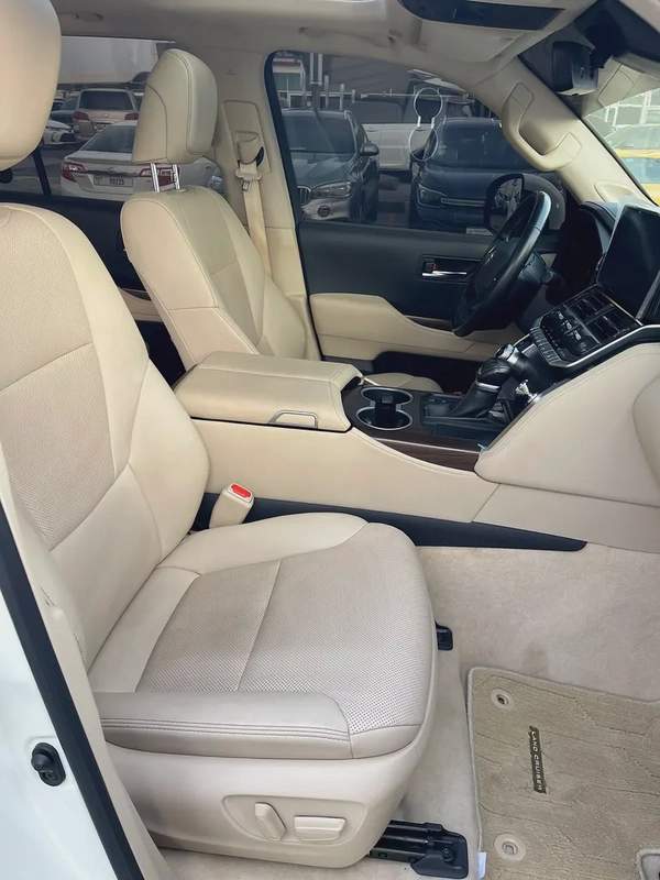 Toyota Land Cruiser GXR 2022 - GCC Specs - Excellent Condition