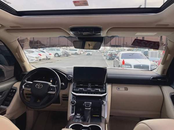 Toyota Land Cruiser GXR 2022 - GCC Specs - Excellent Condition
