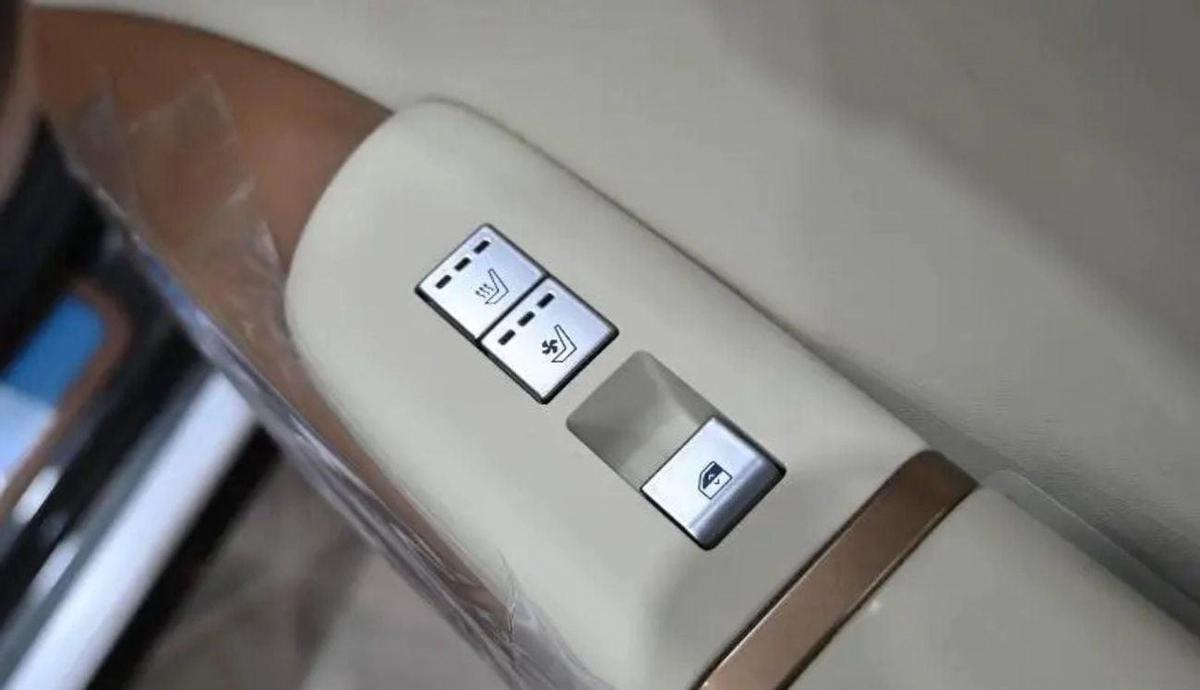 Hyundai Azera 3.5L V6 Premium-7-7