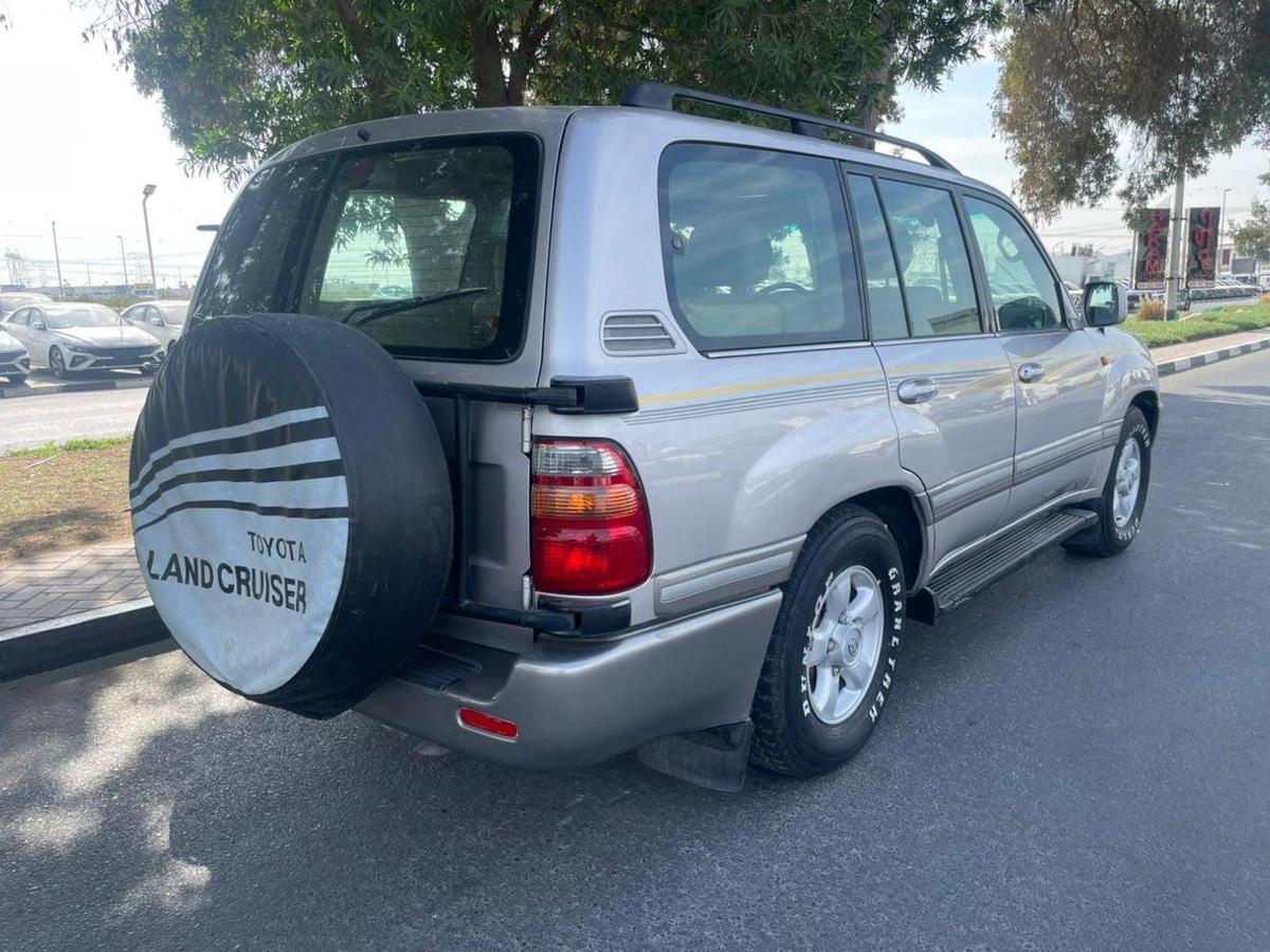 Toyota Land Cruiser-1-1
