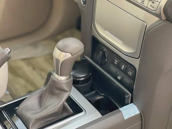 تويوتا برادو 2023 زيرو جديد ضمان الوكيل GXR سته سلندر 4.0