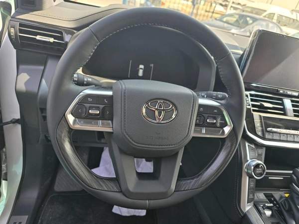 Toyota Land Cruiser 2026 Toyota Land Cruiser LC300 VXR 3.5L – White