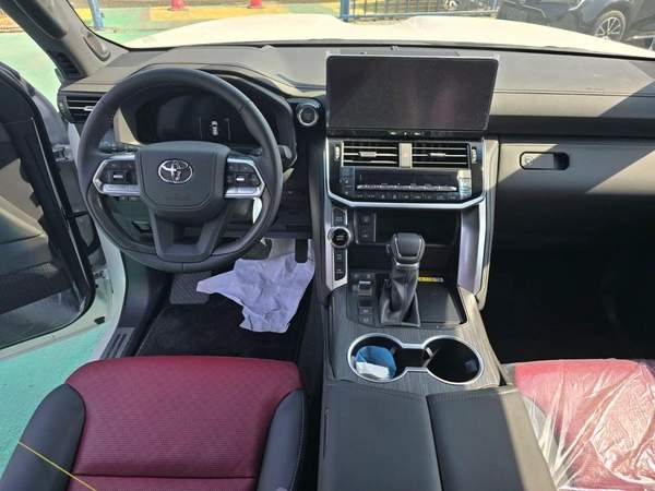 Toyota Land Cruiser 2026 Toyota Land Cruiser LC300 VXR 3.5L – White