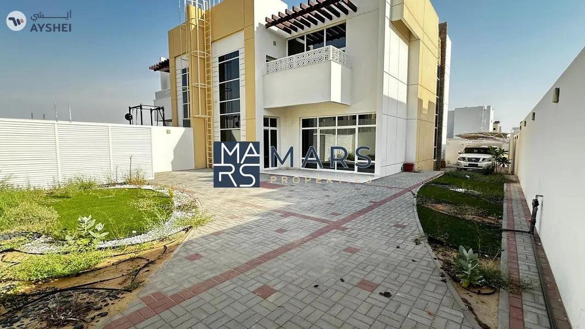 spacious 4 bedrooms villa is available for rent in Al tai Sharjah for 140,000 AED yearly-0-0