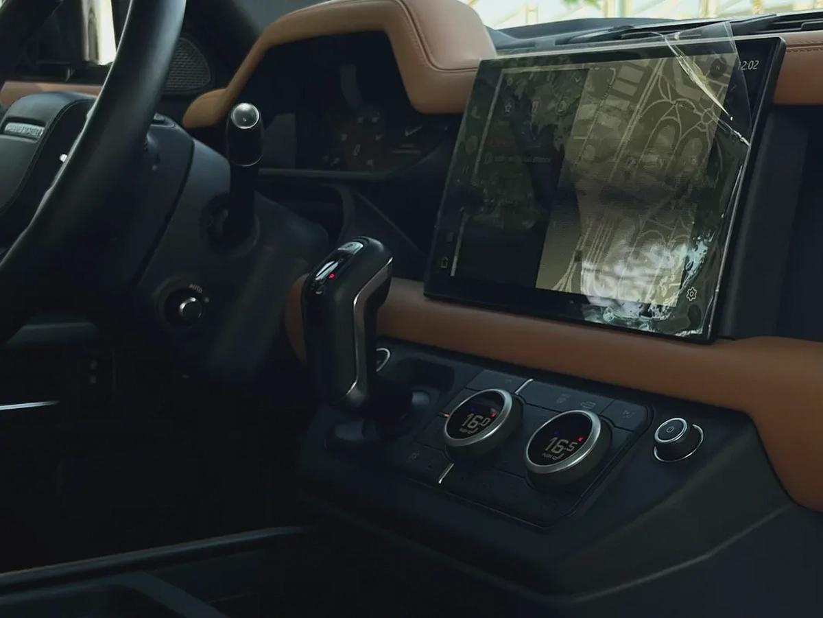 2023 Land Rover Defender X - GCC Specs - Pristine Condition-14-14