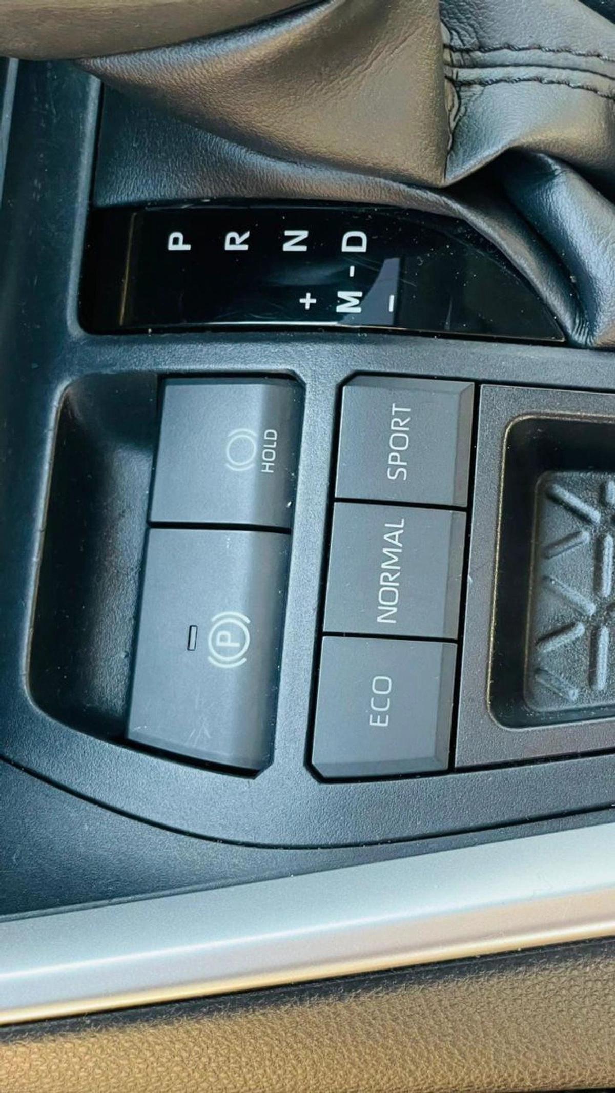 Toyota RAV4 2.5L (2WD) EX-9-9
