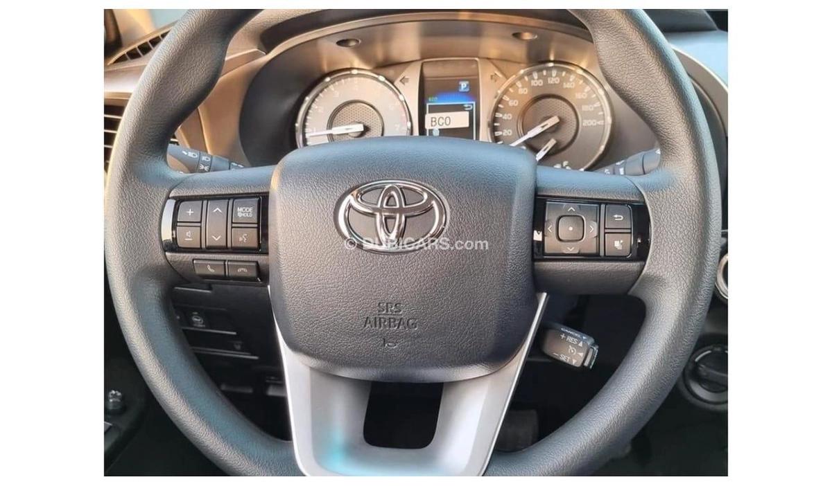 Toyota Hilux Toyota Hilux SR5 4.0L PETROL V6 A/T FULL OPTION 2023-9-9