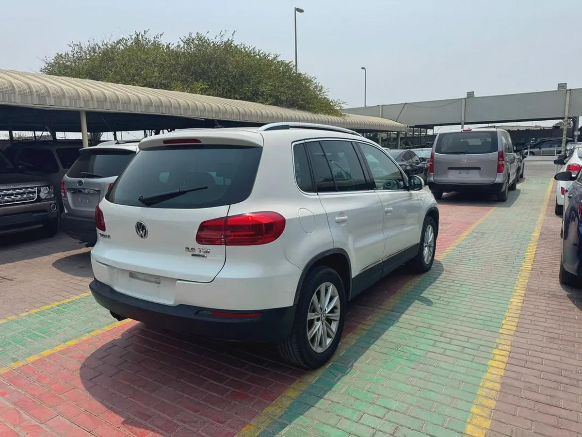 VOLKSWAGEN TIGUAN-4-4