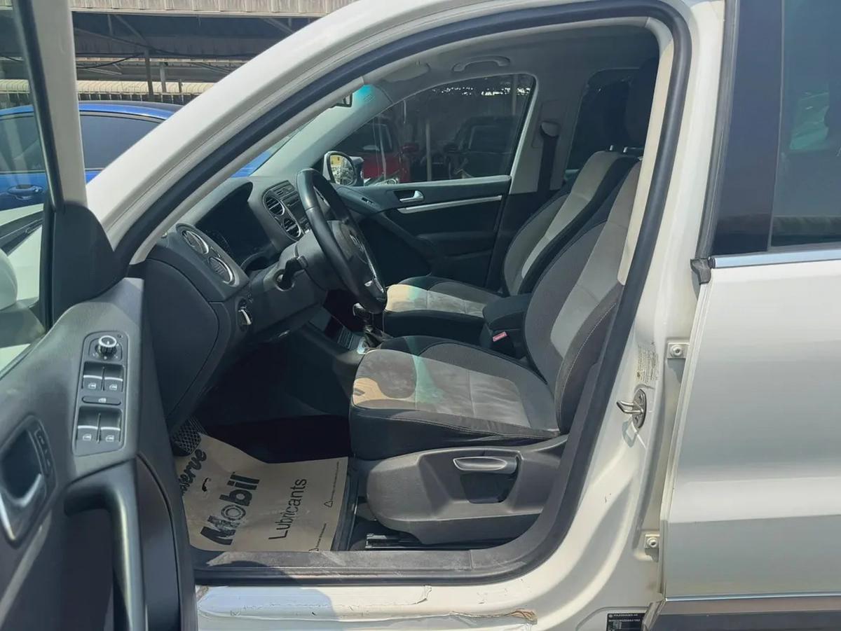 VOLKSWAGEN TIGUAN-6-6