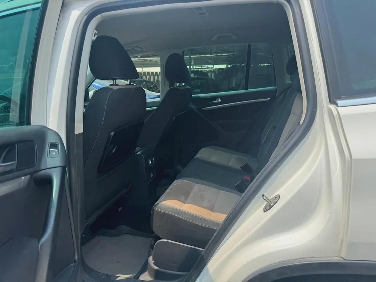 VOLKSWAGEN TIGUAN-8-8