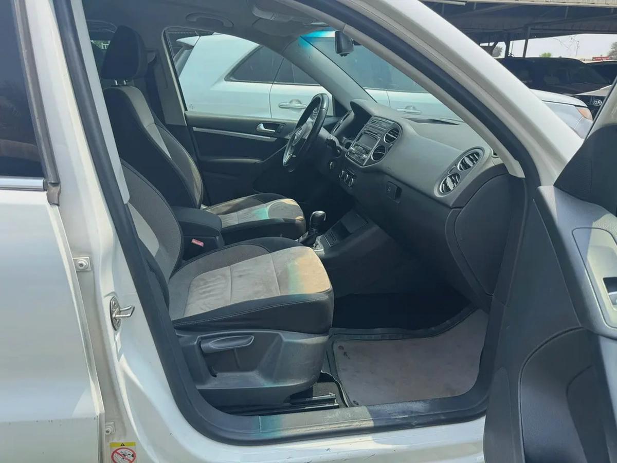 VOLKSWAGEN TIGUAN-10-10