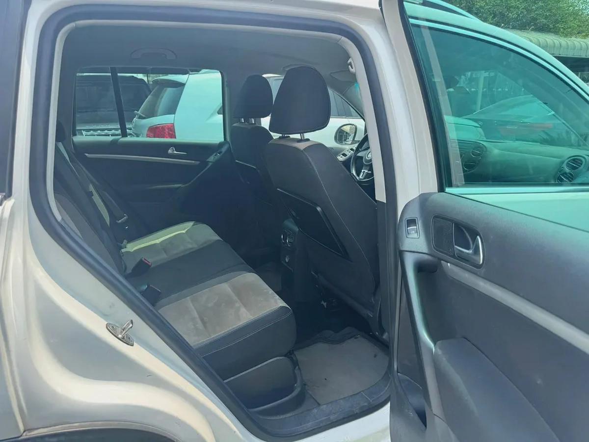 VOLKSWAGEN TIGUAN-11-11