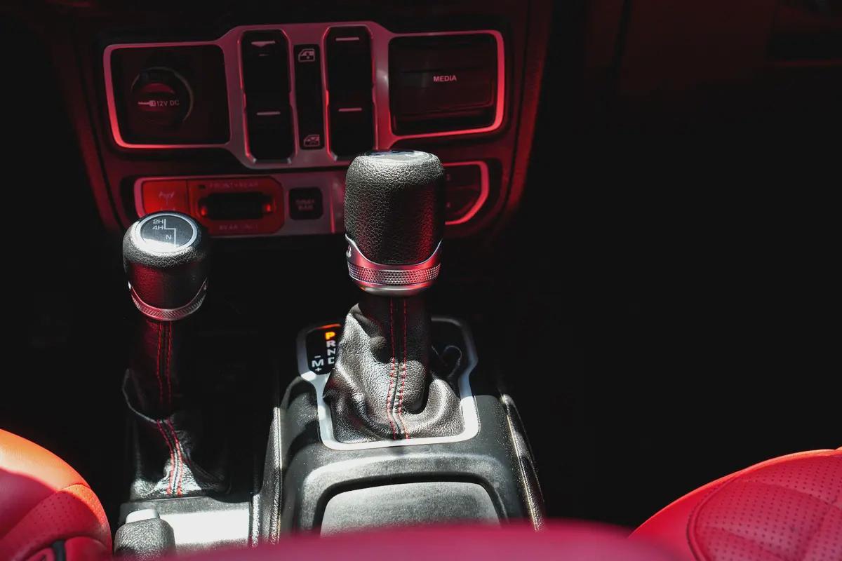 JEEP WRANGLER UNLIMITED RUBICON 2020!! CANADIAN SPECS!! LOW MILEAGE-9-9
