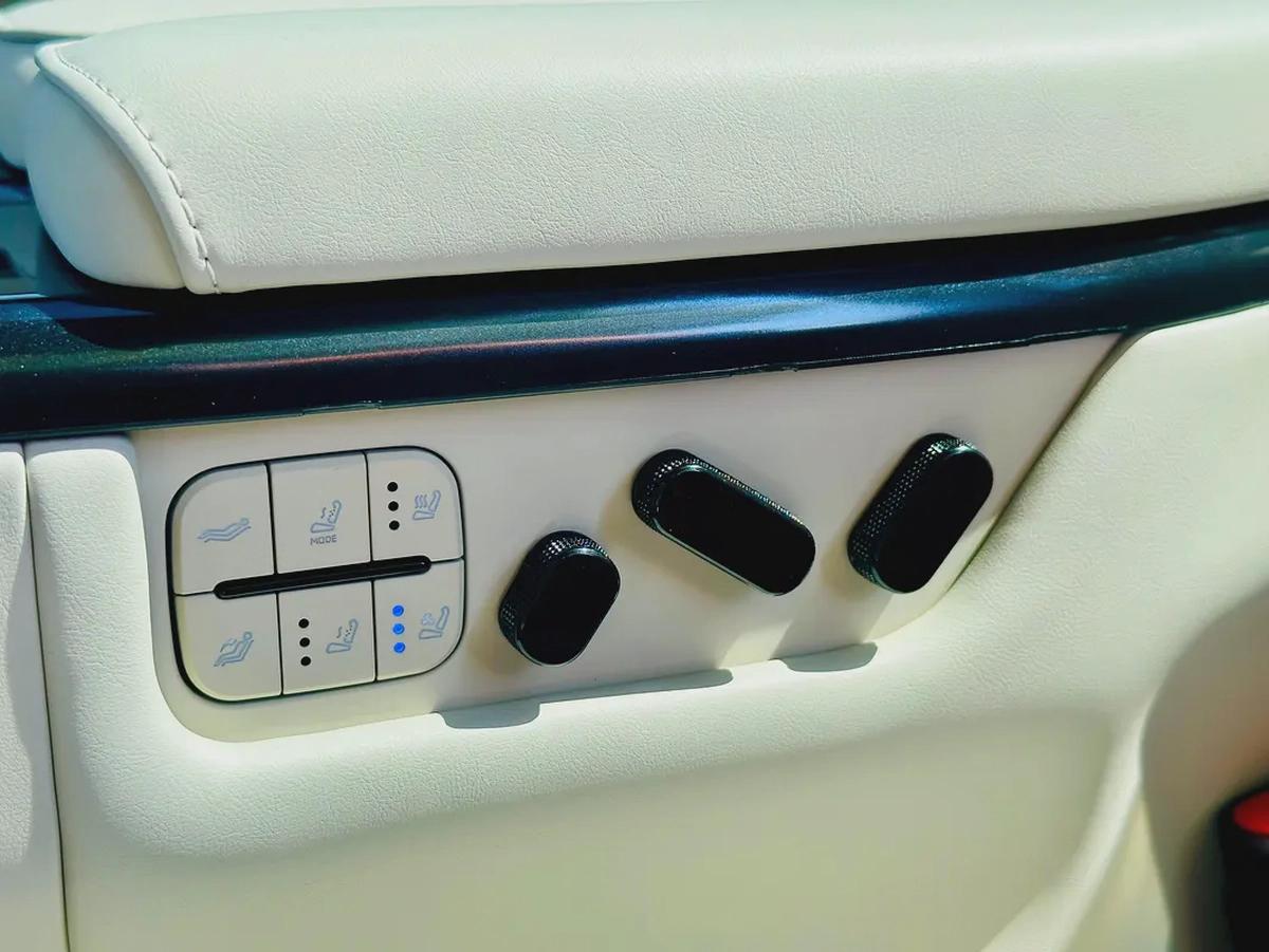 Rox Adamas 2026 VIP 6 Seater-12-12