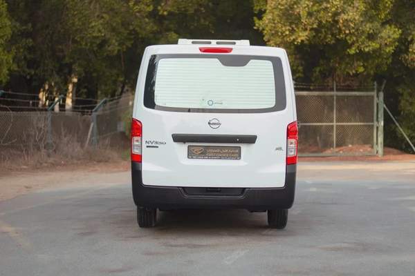 Urvan | Manual | Standard Roof Chiller Van | GCC Specs | Ref#N33493