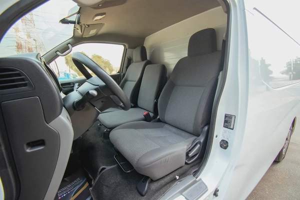 Urvan | Manual | Standard Roof Chiller Van | GCC Specs | Ref#N33493