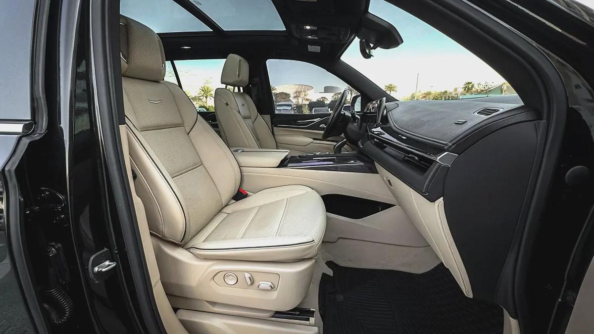 2022 | Cadillac Escalade Premium | Captain Seats | Warranty | Low Mileage-12-12