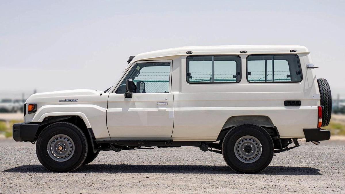 Toyota Land Cruiser 70 2.8 AT-3-3