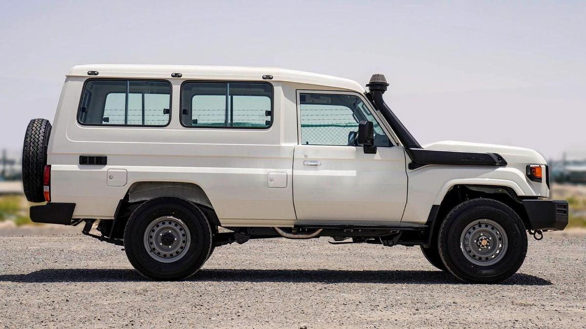 Toyota Land Cruiser 70 2.8 AT-5-5