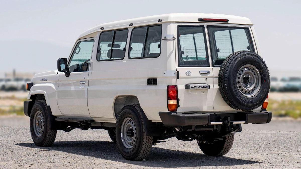Toyota Land Cruiser 70 2.8 AT-6-6