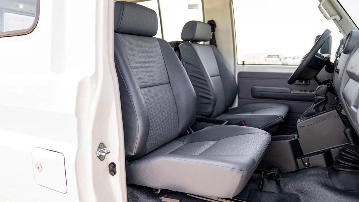 Toyota Land Cruiser 70 2.8 AT-12-12