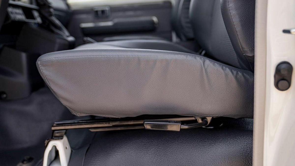 Toyota Land Cruiser 70 2.8 AT-13-13