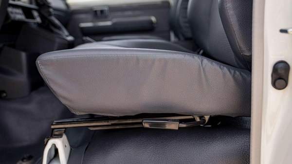 Toyota Land Cruiser 70 2.8 AT