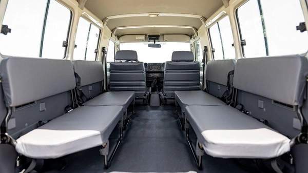 Toyota Land Cruiser 70 2.8 AT