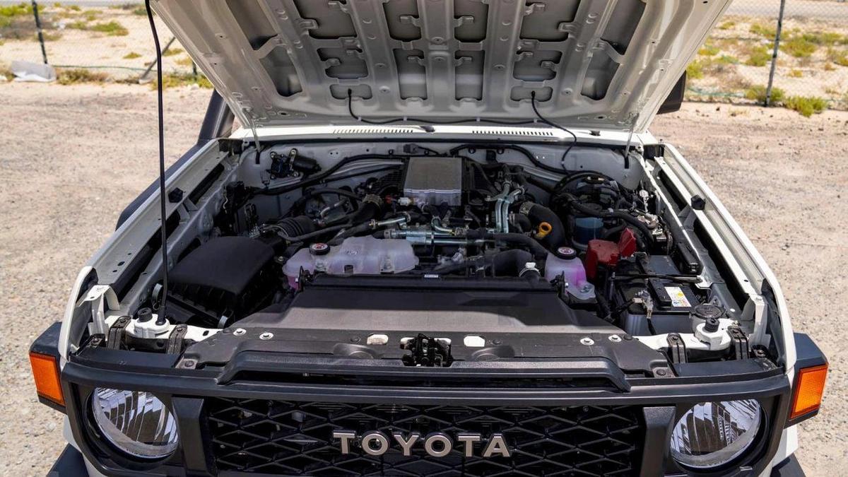 Toyota Land Cruiser 70 2.8 AT-17-17