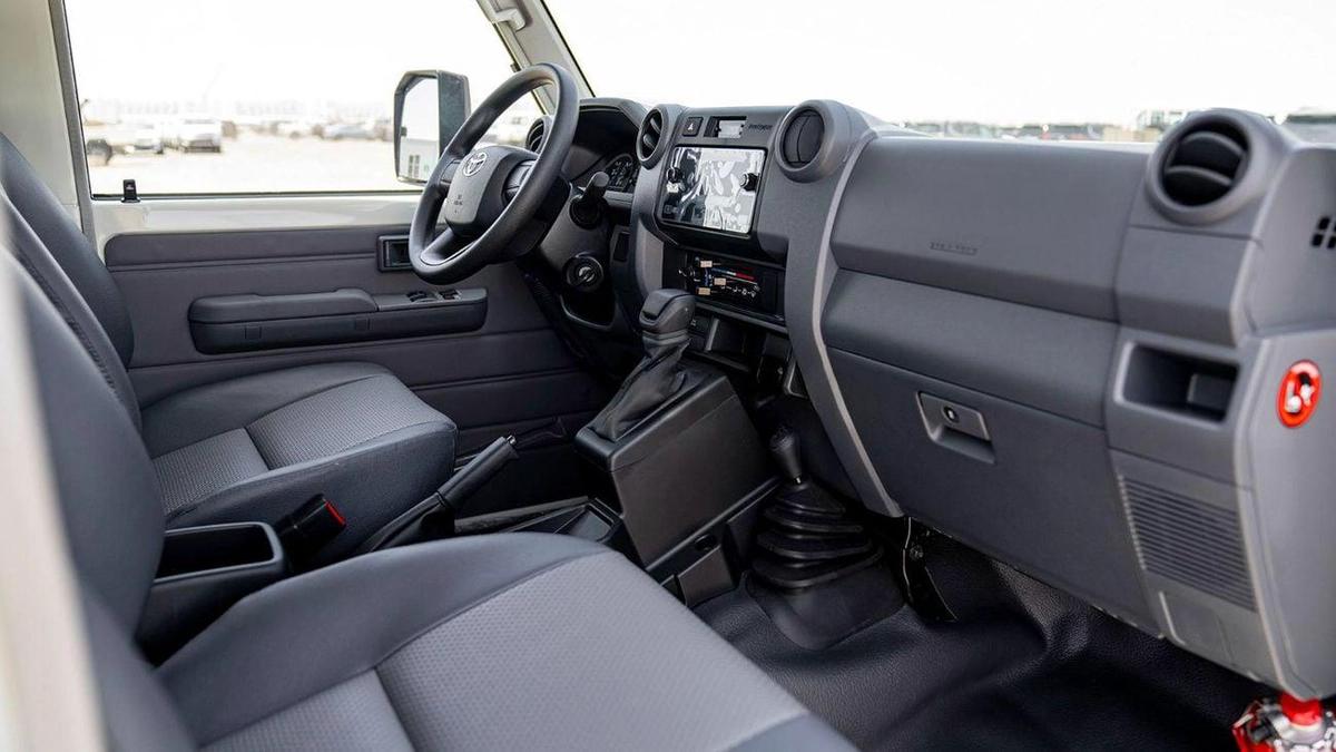 Toyota Land Cruiser 70 2.8 AT-18-18