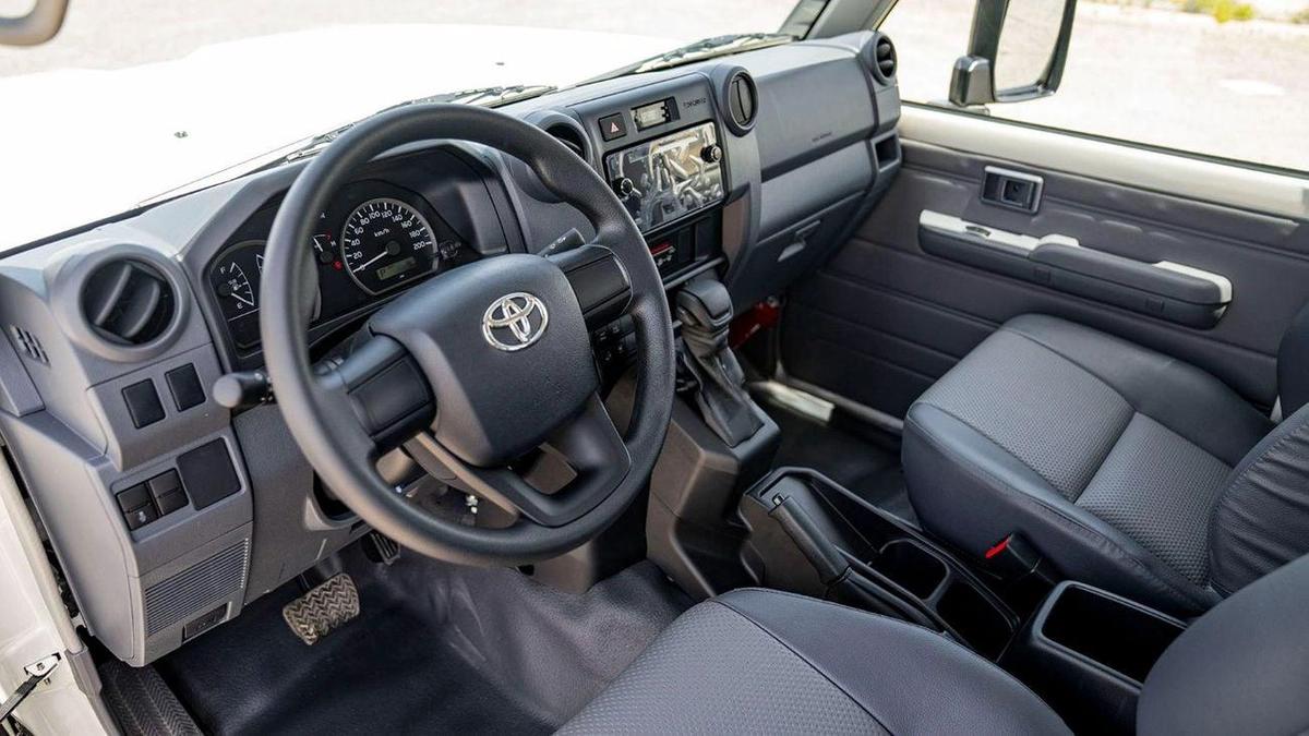 Toyota Land Cruiser 70 2.8 AT-19-19